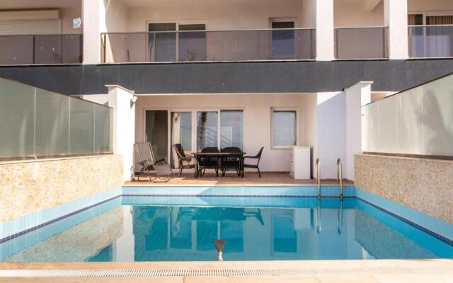 Spacious Flat With Pool in Kusadasi