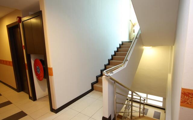 1 City Hotel