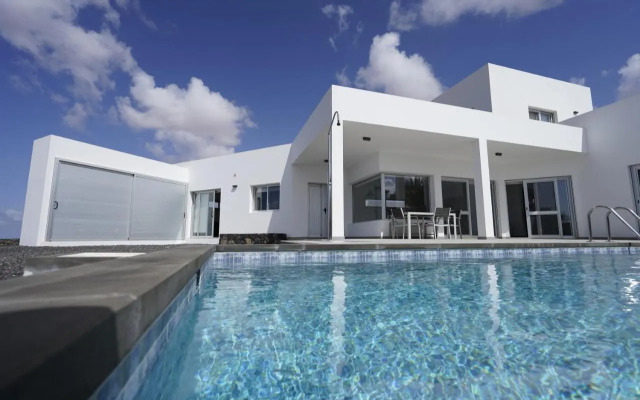 Casa Achaman - Contemporary style villa with outstanding views