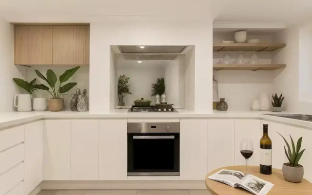 Stylish 4BR City Retreat