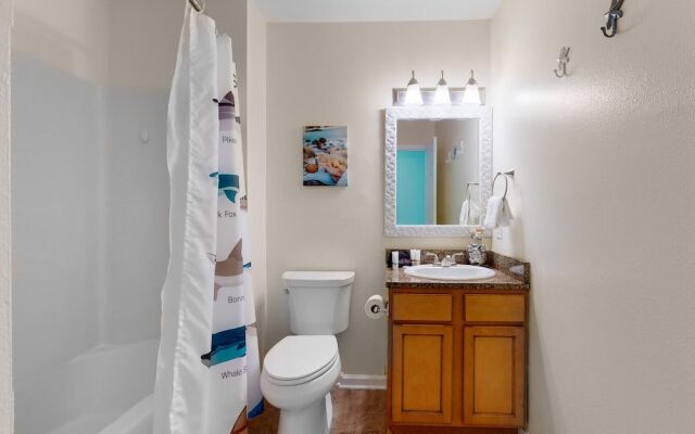 3b/2b w/ Pool & Tennis Court, Sleeps 6