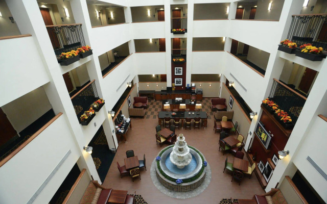 Hampton Inn & Suites Rockville Centre