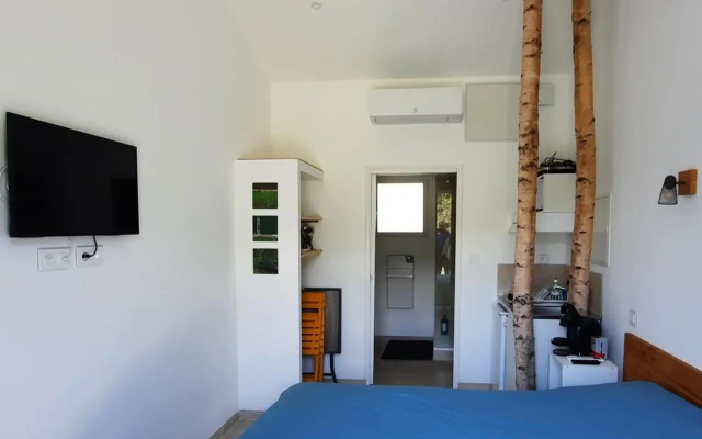 Studios indépendants dans grand Domaine en pleine nature