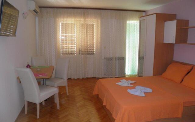 Vese - 200 m from beach - SA1(2+1)