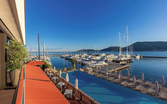 Porto Lotti Suite Hotel