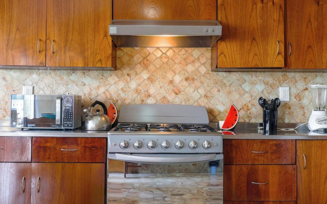 Spacious Cuernavaca House Pool Grill