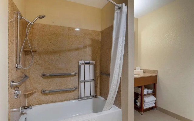 Comfort Suites Oxford I-20 Exit 188