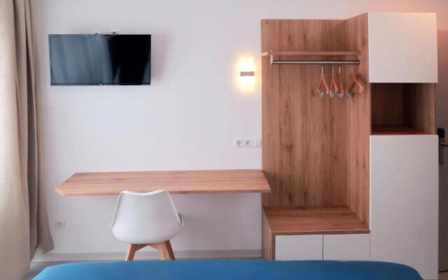 Hotel 83