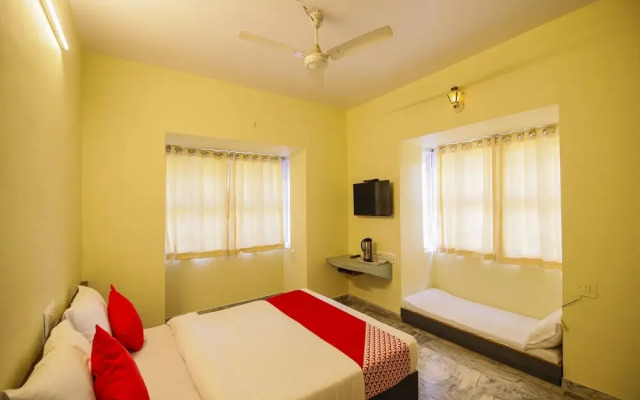 OYO 23500 Hotel Blue Valley