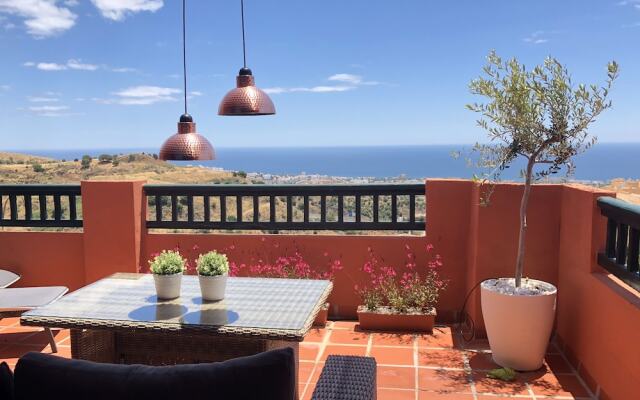 Luxurious SEA View Apartment