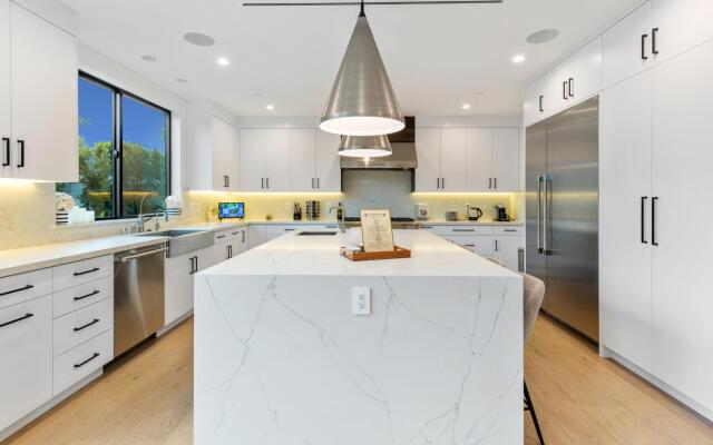 Curson Modern