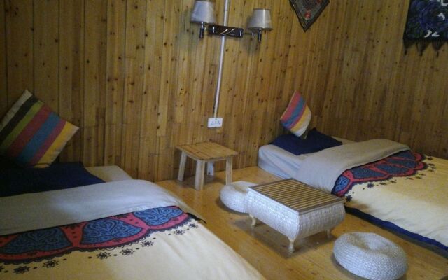 Fenghuang Hua Xiang Yuan Inn