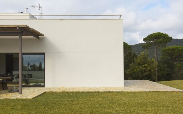 Modern Holiday Home in Sant Andreu de Llavaneres with Swimming Pool