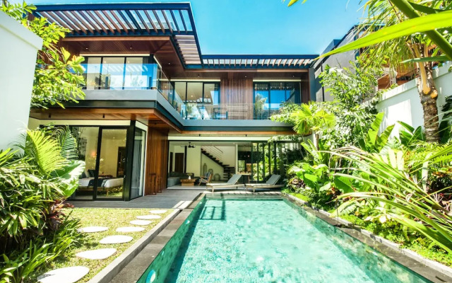 Elegant 5BR Villa Beach at 200m Canggu