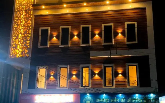 Lushy Days Hotel Nanda