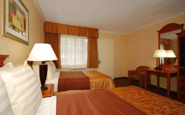 Best Western Hollywood Plaza Inn Hotel - Hollywood Walk of Fame LA