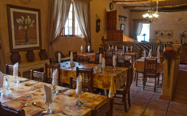 Old Mill Lodge, Working Ostrich Farm & Restaurant, Oudtshoorn