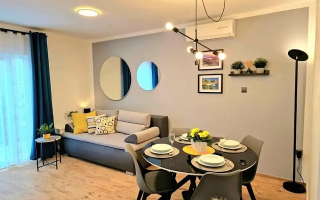 Charming Apartments Tome With Pool