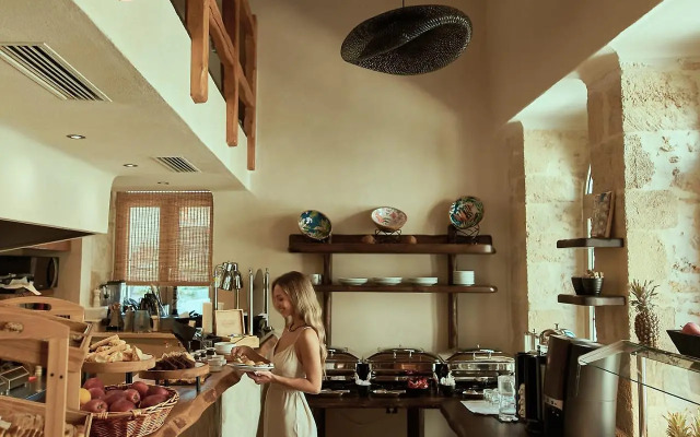 Manili Boutique Suites & Villas