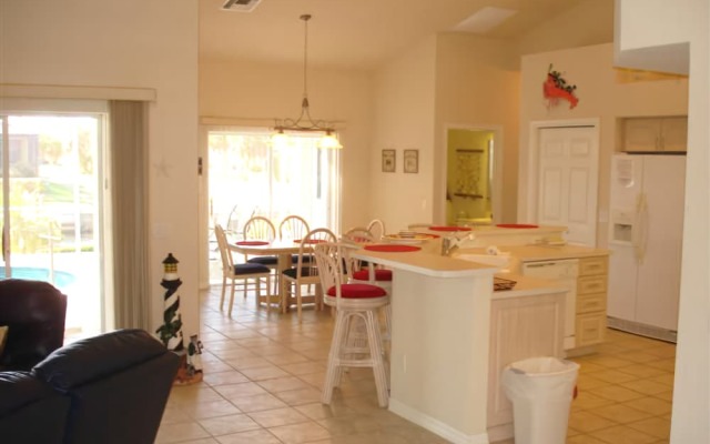 Vacation Pool Homes- Marco Island