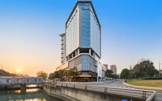 Ji Hotel (Chengdu Gaoxin West District Baicao Road Branch)