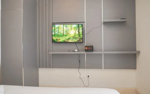 Minimalist And Nice Studio At Gold Coast Apartment