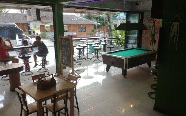 Baan Tai Backpackers