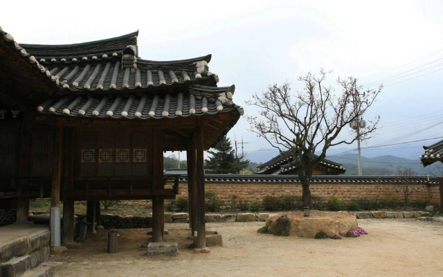 Geochang Choongsindang Donggae Jeongon Gotek