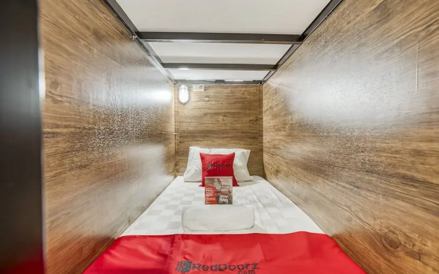 Formerly Reddoorz Hostel @ Feliz Noche Cengkareng