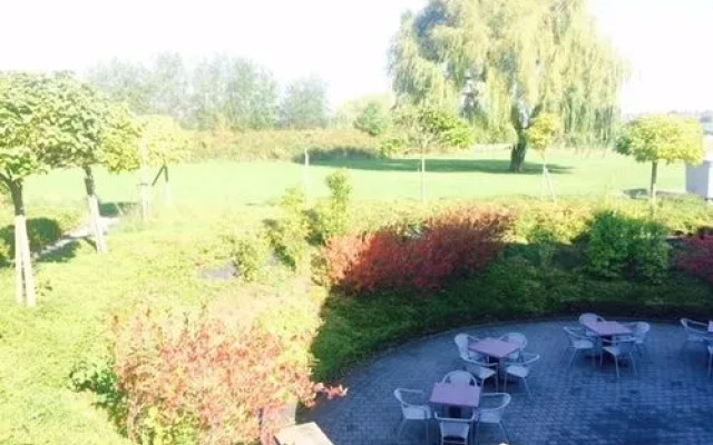 Axis Hotel 4*