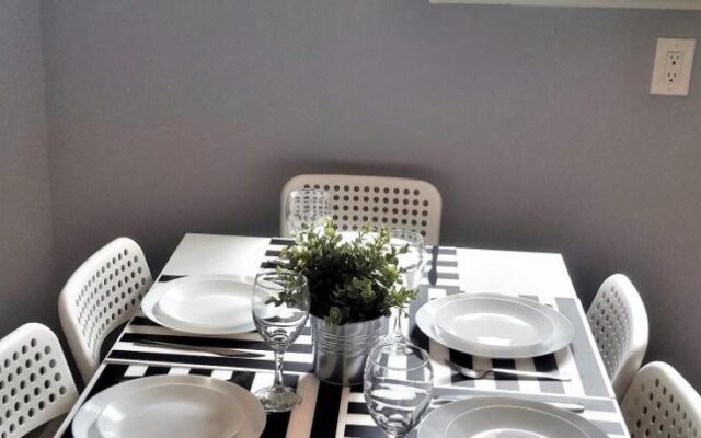 Lavish Suites - 4 Bedroom Guesthouse
