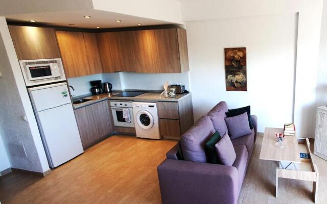Skol 427 Spacious 1 Bedroom Apartment with Sea Views