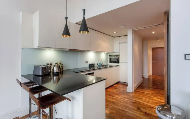 JOIVY Location, Location! North Bank Street Luxury Apt