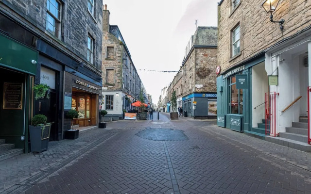Peaceful City Retreat in Edinburgh's Heart