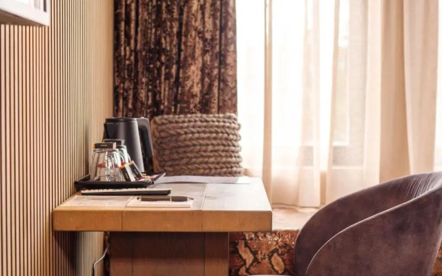 Manzo's Suites