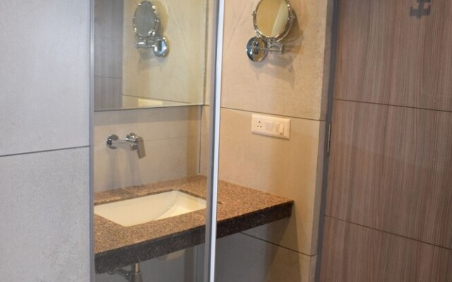 Hotel Deep Clarks Inn Lucknow