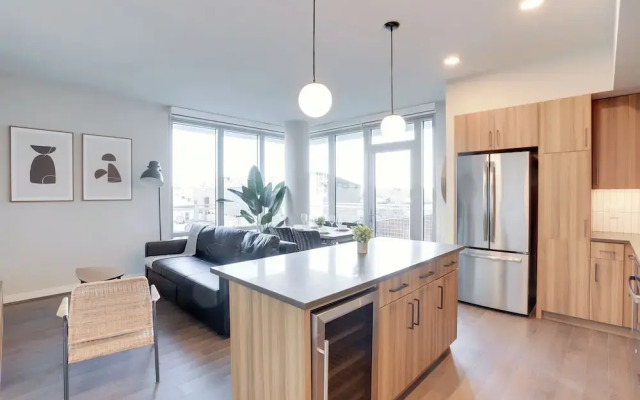 Stylish Apartment Steps from the Metro