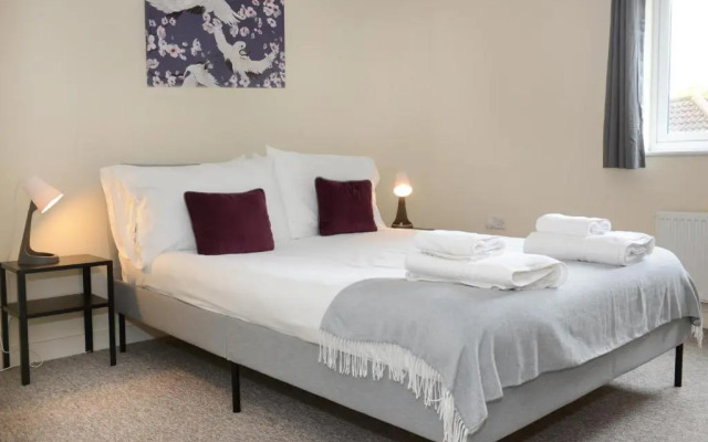 City centre 4 bedroom town house with parking A