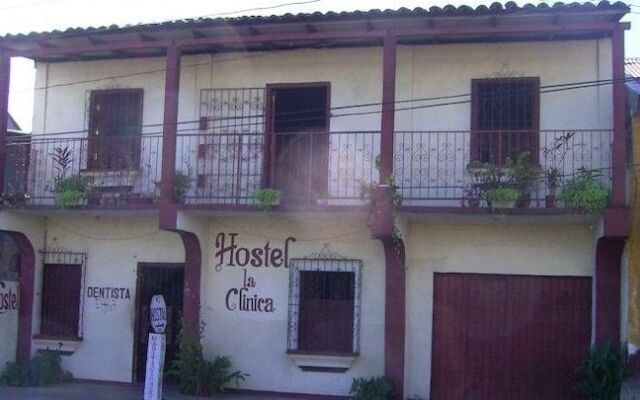 Guesthouse La Clinica - Hostel