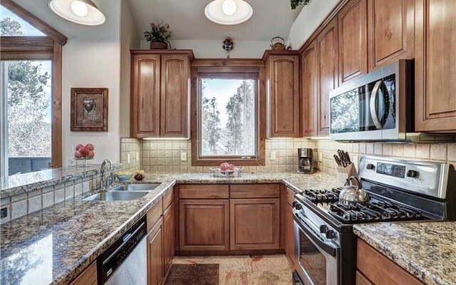 Amber Sky - Ski-In/Ski-Out by RedAwning