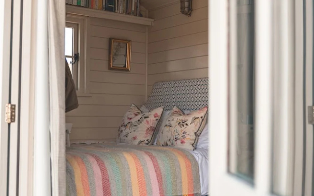 Dog Friendly Shepherd's Hut, Perfect for Couples