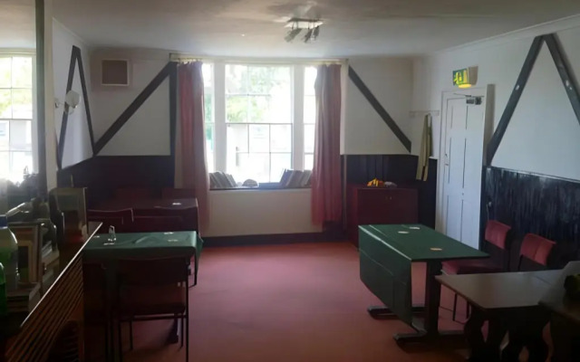 Swan Inn, Heathrow Airport