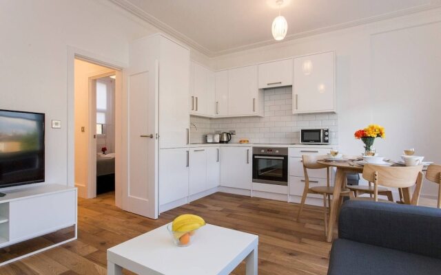 Sleek 2BR flat in Hither Green, by Mountsfield Park