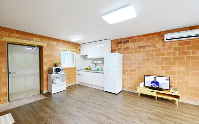 Sancheong Skylight Lake Pension