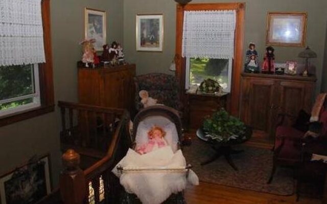 Country Doll House Bed And Breakfast