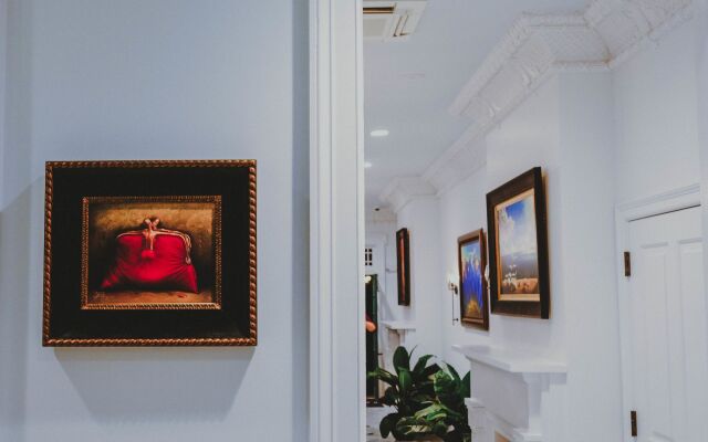 Royal Frenchmen Hotel and Bar