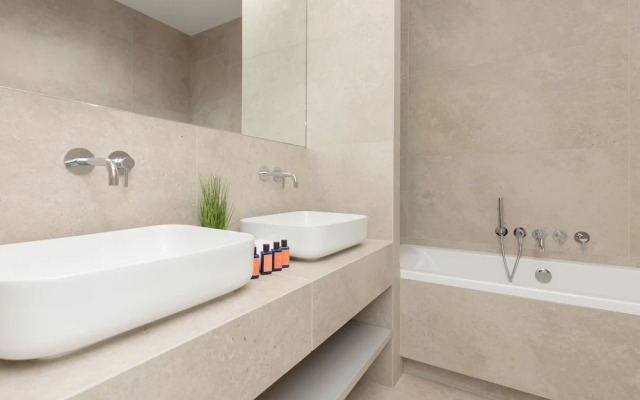 Warsaw Domaniewska by Renters Prestige