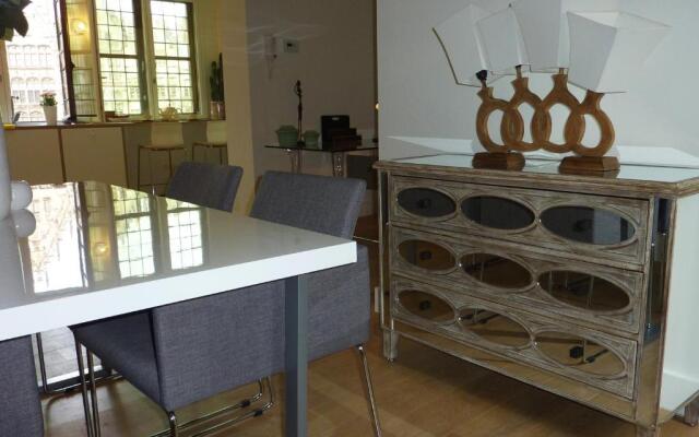 Antwerp old town triplex apartment