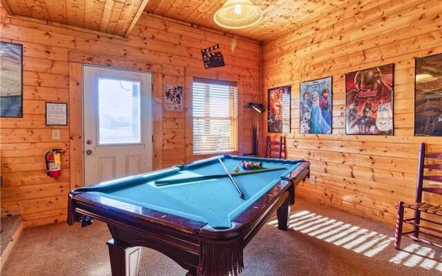 Smoky Mountain Retreat - Five Bedroom Cabin