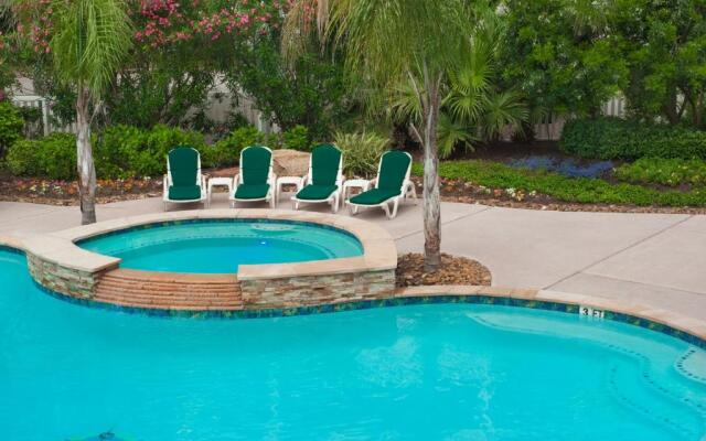 Casa Del Mar Beachfront Suites